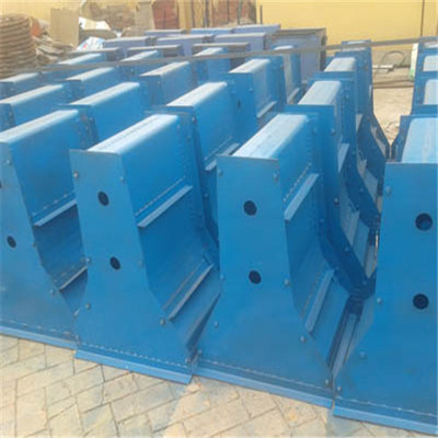 新疆高速隔離墩鋼模具銷售廠家圖片|新疆高速隔離墩鋼模具銷售廠家產品圖片由保定天順模具制造公司生產提供-