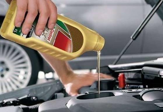 汽車機(jī)油一年更換一次可以嗎?機(jī)油應(yīng)該多久換一次,你怎么看?